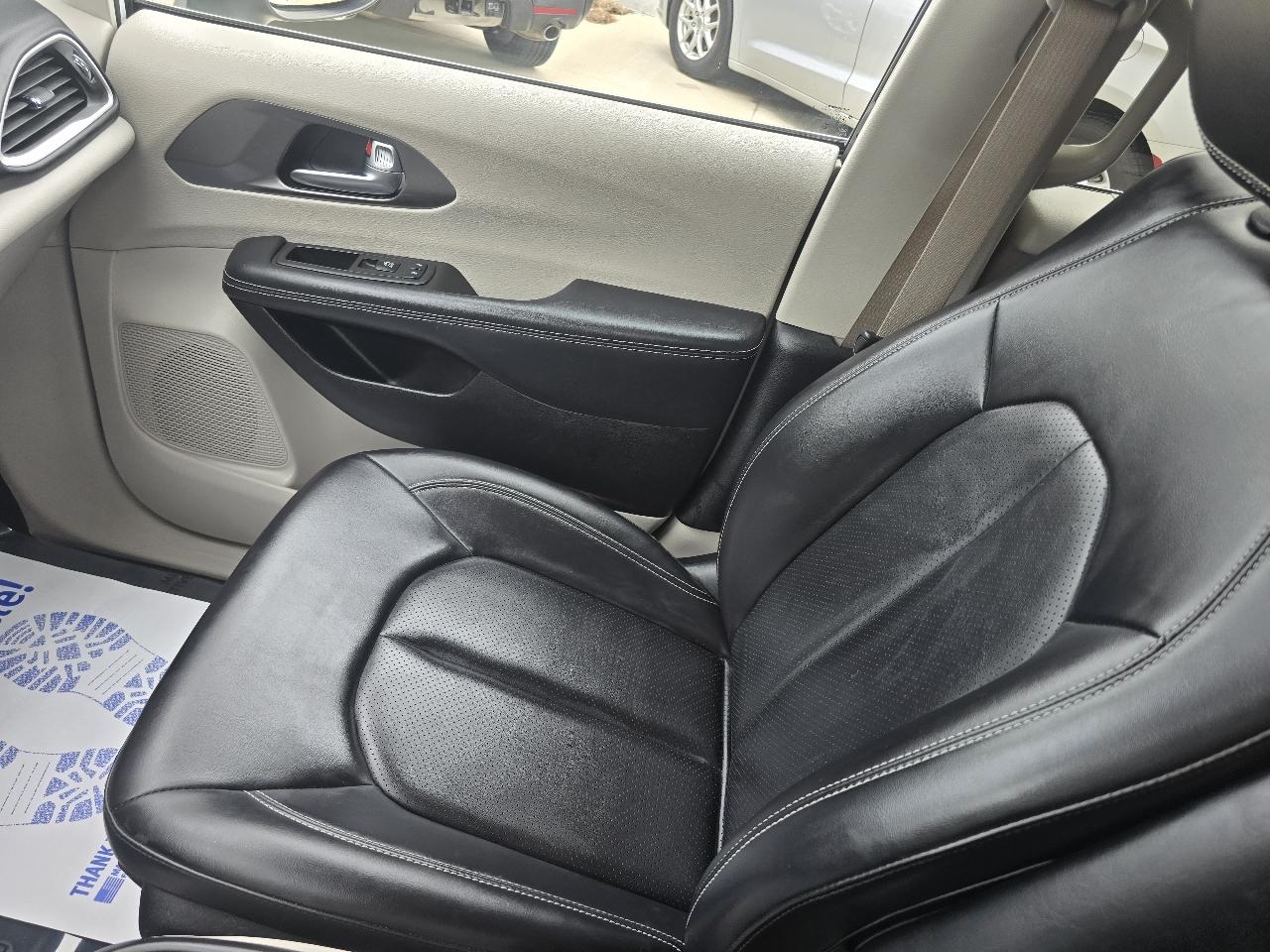 Chrysler Pacifica Touring L FWD 2023