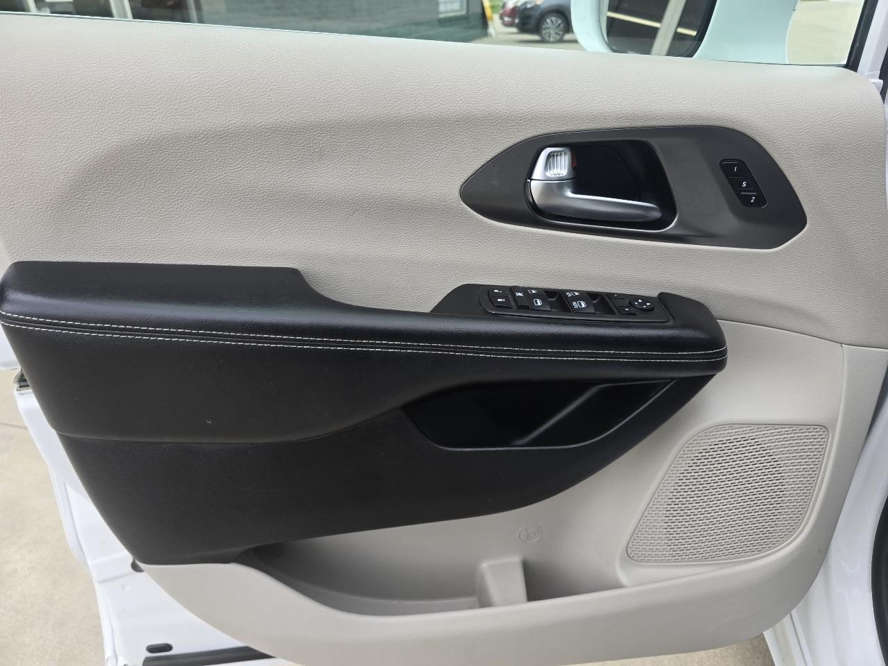 Chrysler Pacifica Touring L FWD 2022
