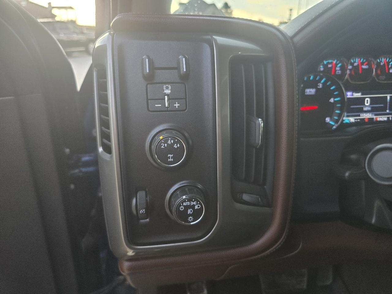 Chevrolet Silverado 3500HD 4WD Crew Cab 153.7" High Country 2016