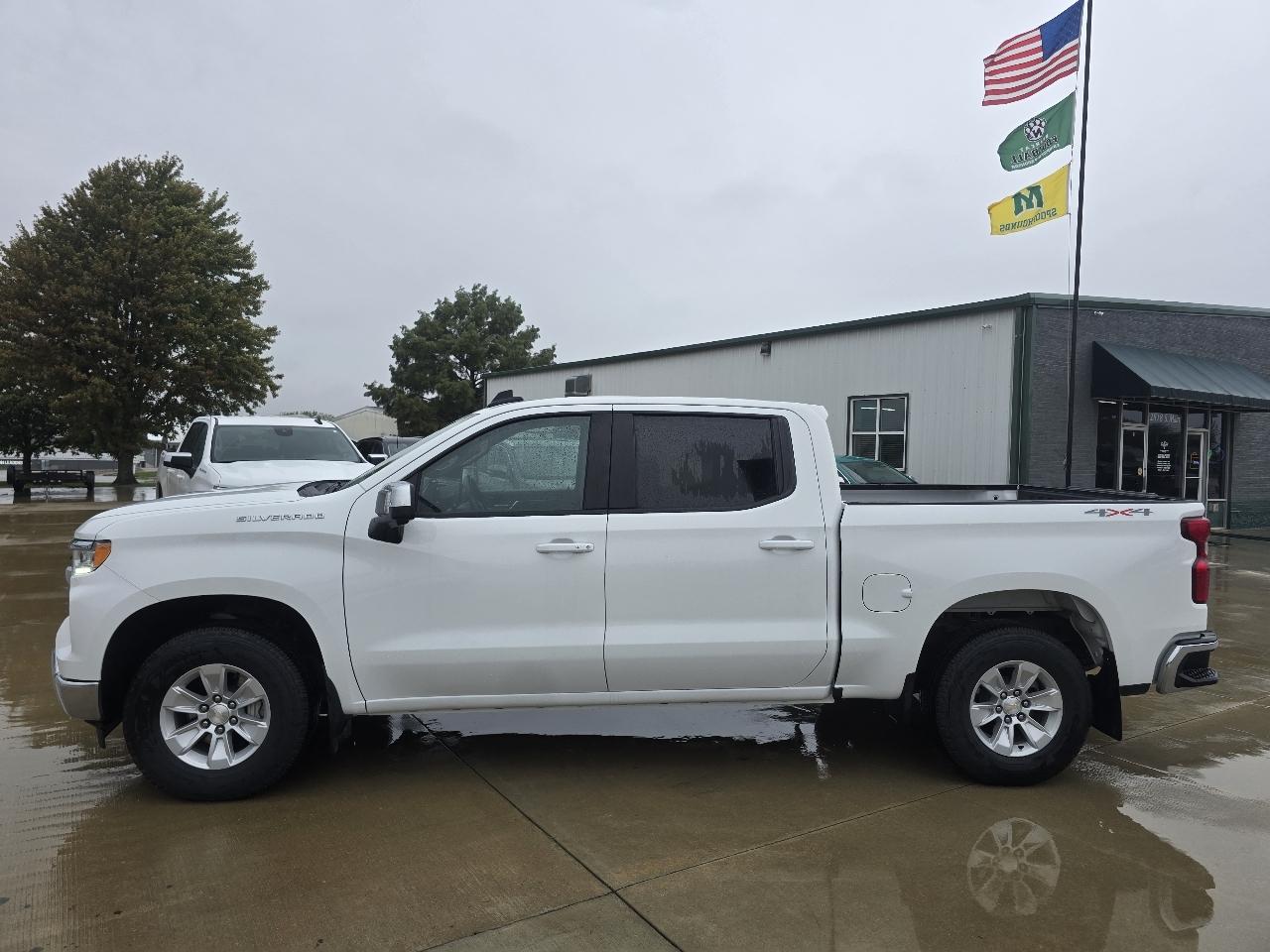 Chevrolet Silverado 1500 4WD Crew Cab 147" LT w/1LT 2024