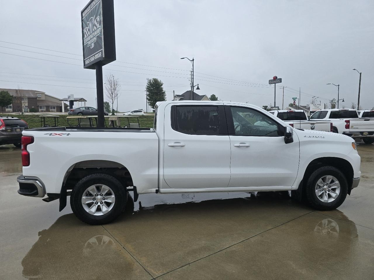 Chevrolet Silverado 1500 4WD Crew Cab 147" LT w/1LT 2024