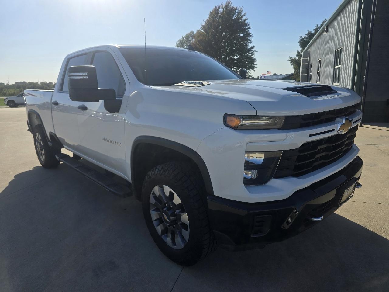 Chevrolet Silverado 2500HD 4WD Crew Cab 159" Custom 2024