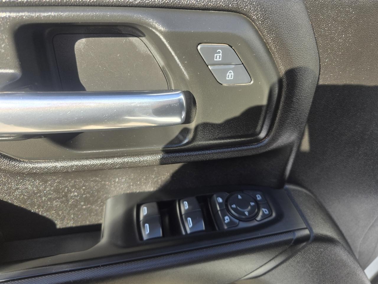 Chevrolet Silverado 2500HD 4WD Crew Cab 159" Custom 2024