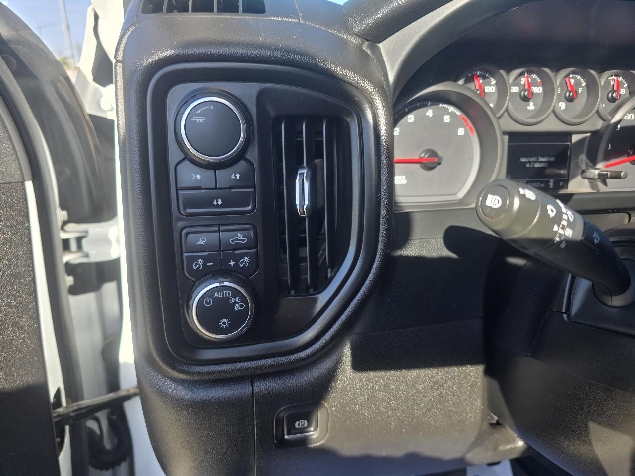 Chevrolet Silverado 2500HD 4WD Crew Cab 159" Custom 2024