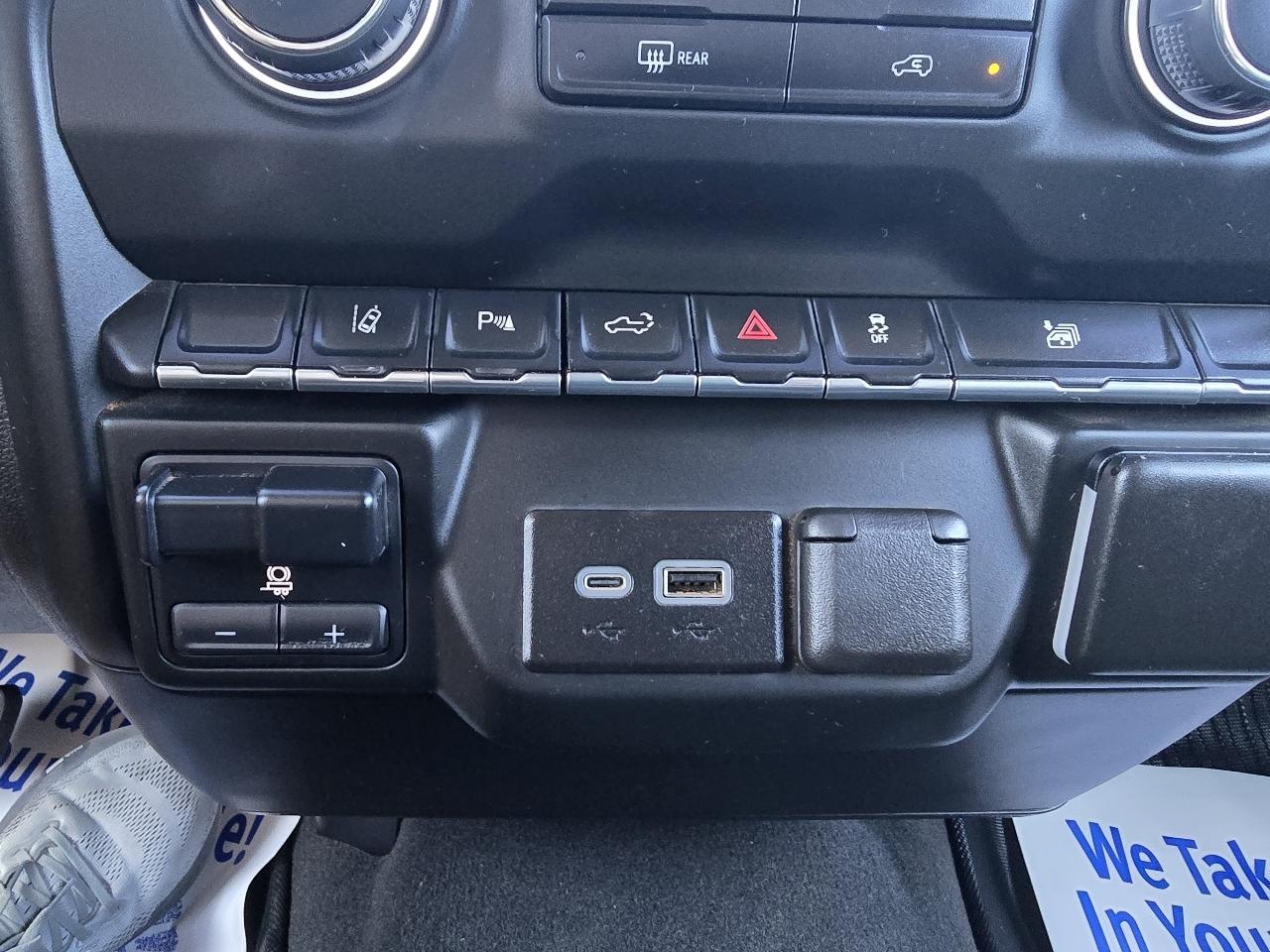 Chevrolet Silverado 2500HD 4WD Crew Cab 159" Custom 2024