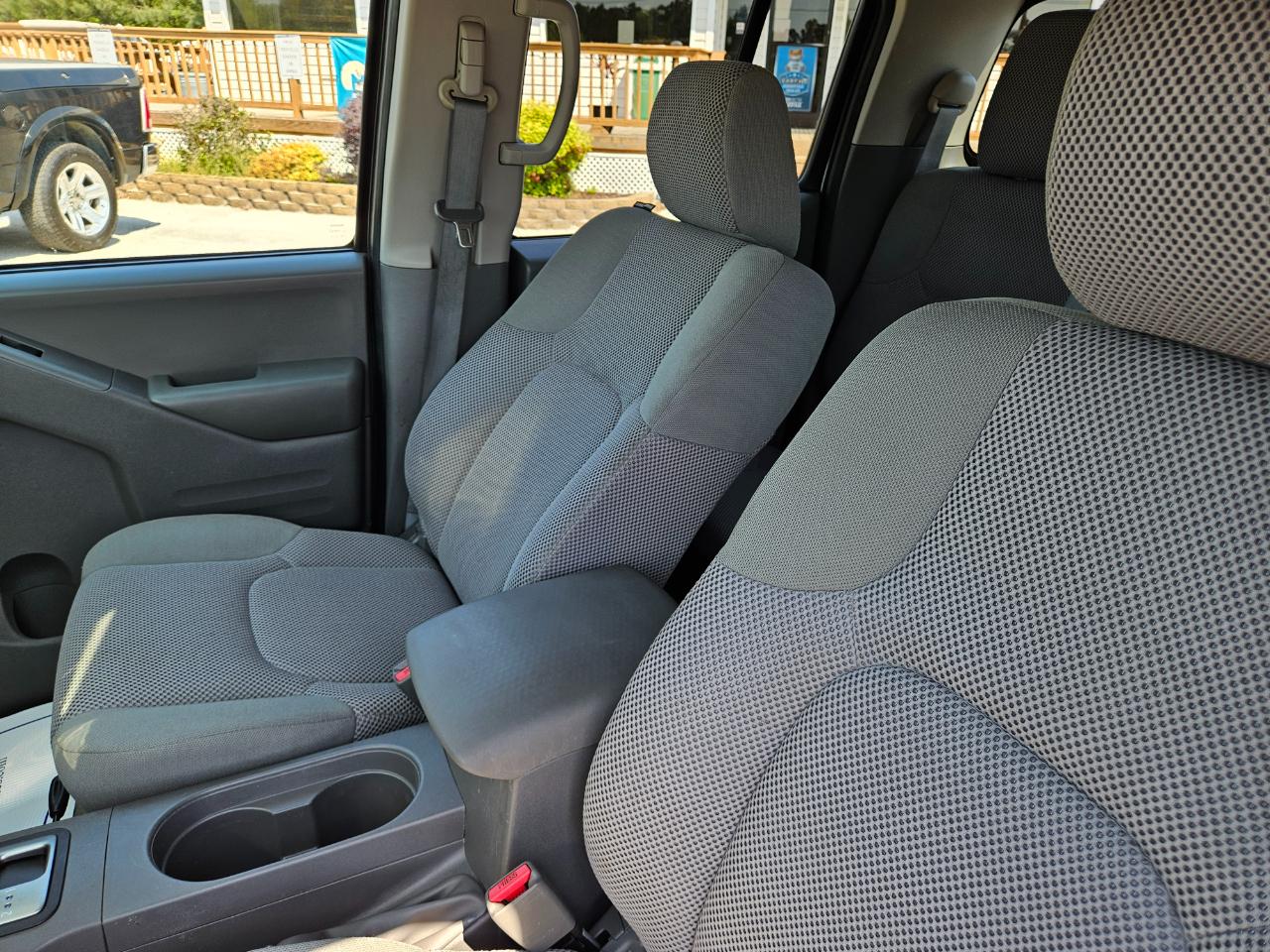 Nissan Frontier 4WD Crew Cab SWB Auto SV 2017