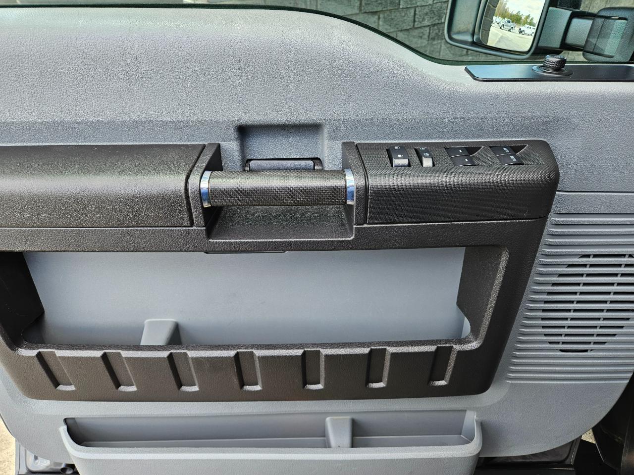 Ford F-350 SD XL Crew Cab Long Bed DRW 4WD 2015