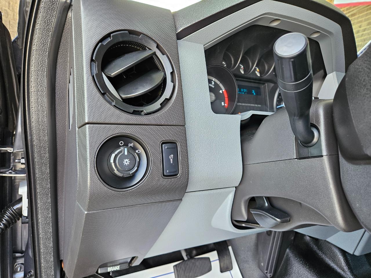 Ford F-350 SD XL Crew Cab Long Bed DRW 4WD 2015