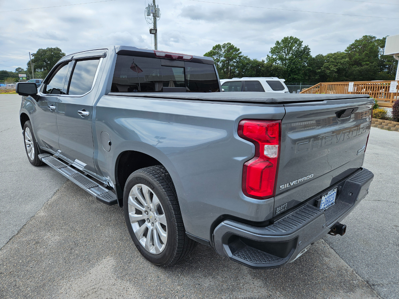 2021 Chevrolet Silverado 1500 High Country photo 3