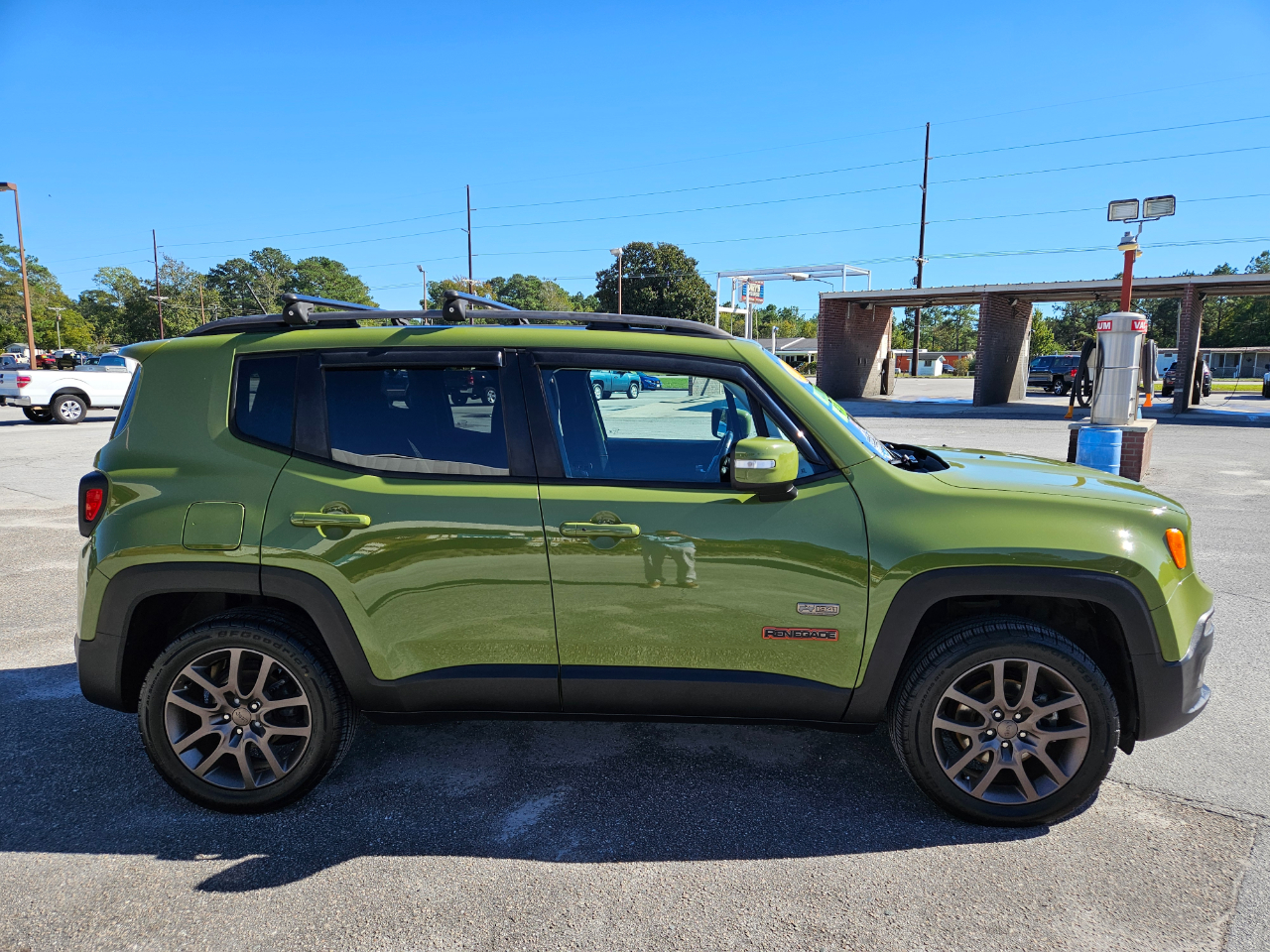 Jeep Renegade 4WD 4dr 75th Anniversary 2016 Jeep Renegade 4WD 4dr 75th Anniversary 2016