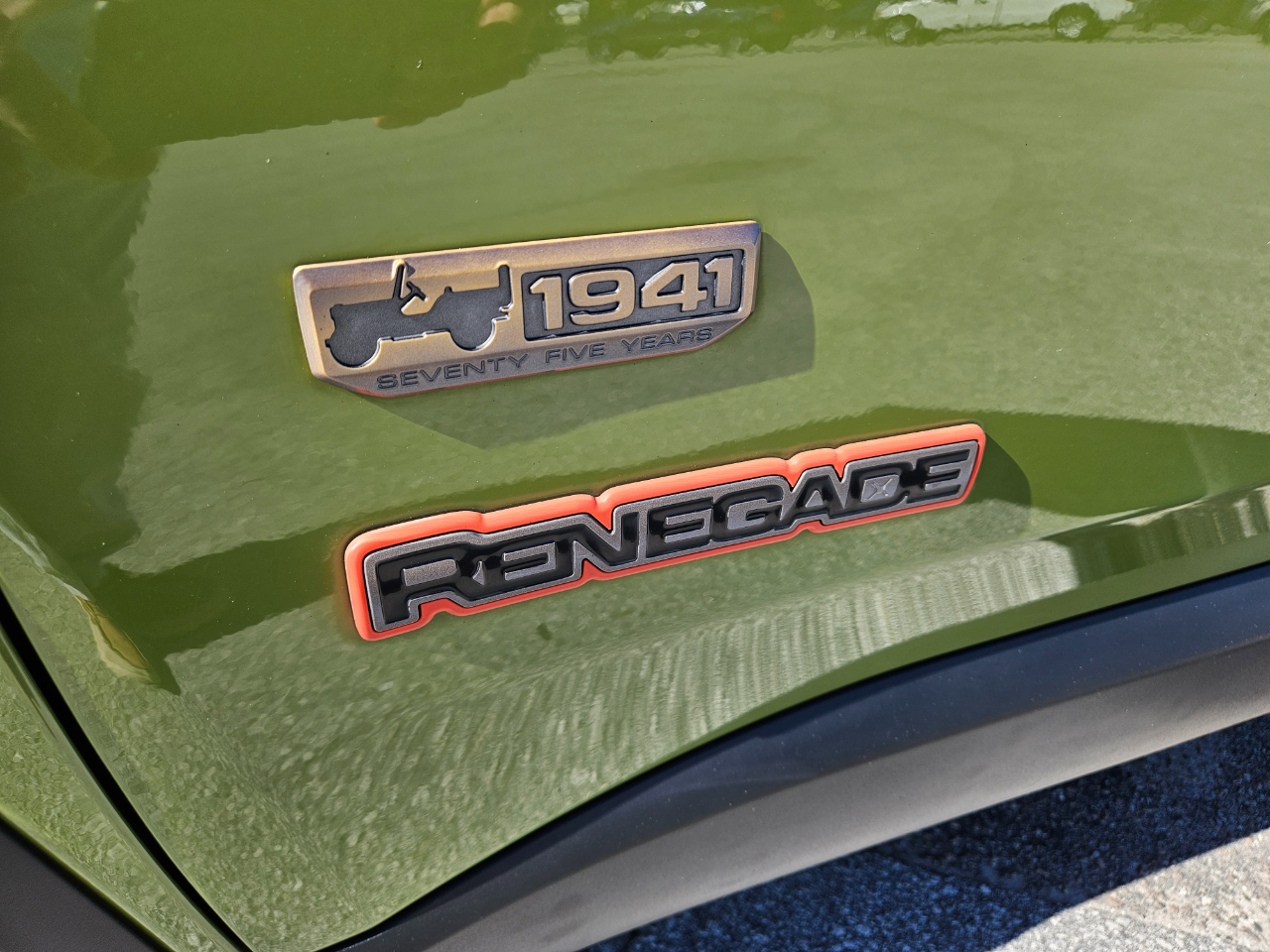 Jeep Renegade 4WD 4dr 75th Anniversary 2016 Jeep Renegade 4WD 4dr 75th Anniversary 2016