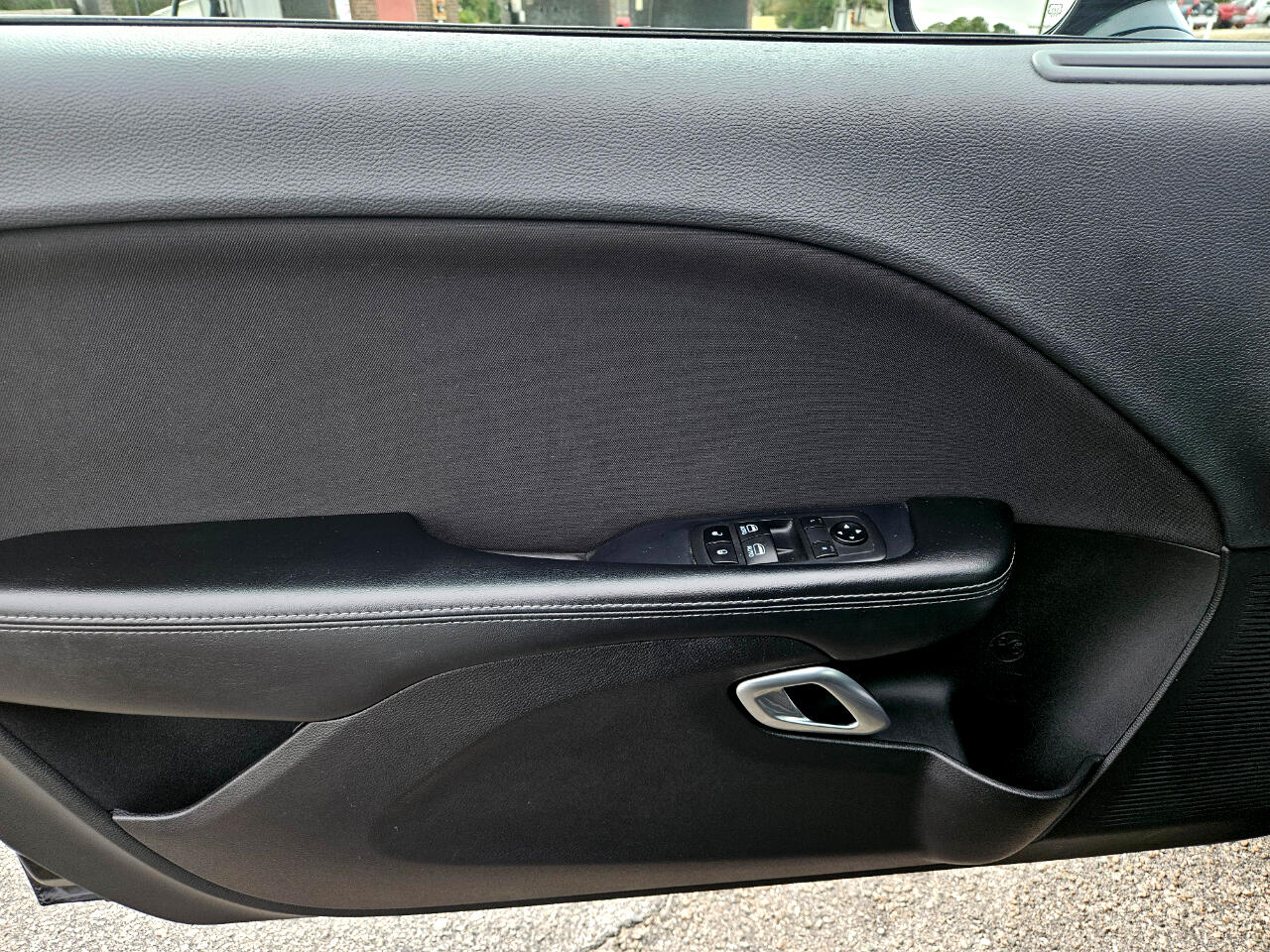 Dodge Challenger SXT RWD 2019