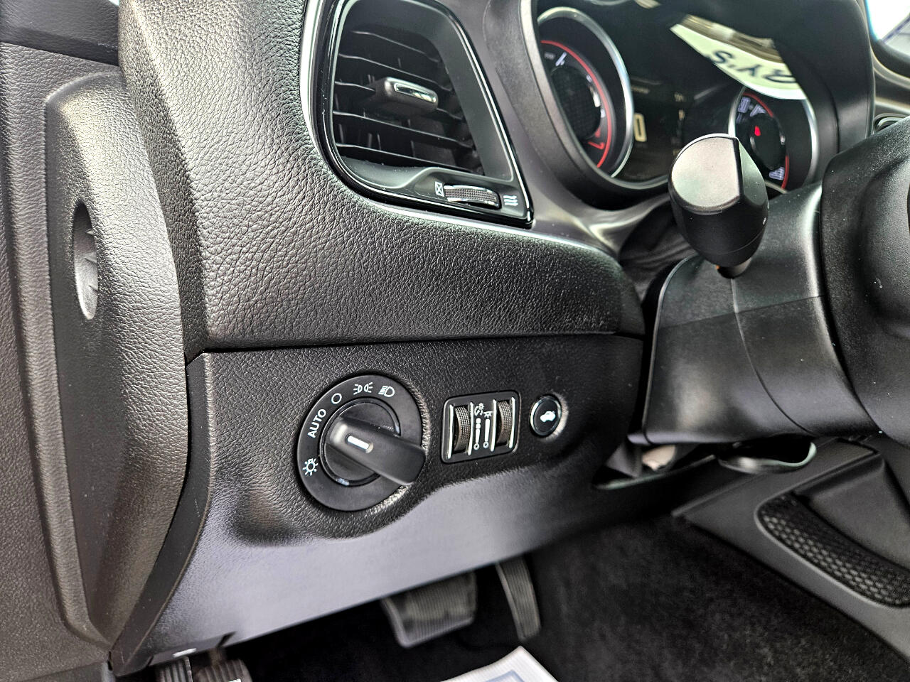 Dodge Challenger SXT RWD 2019