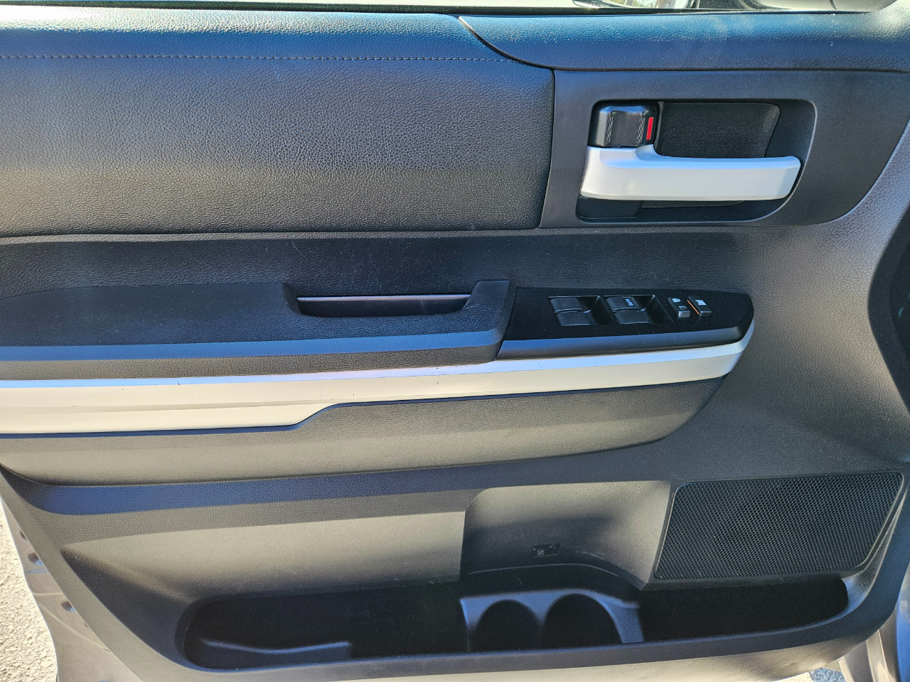 Toyota Tundra 4WD Truck CrewMax 5.7L V8 6-Spd AT SR5 (Natl) 2014