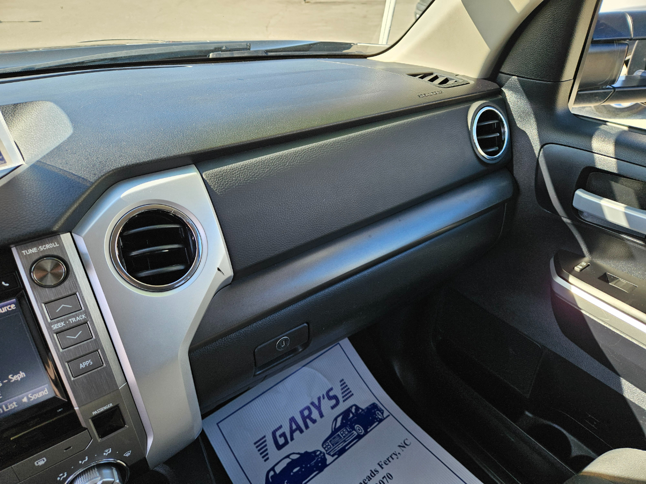 Toyota Tundra 4WD Truck CrewMax 5.7L V8 6-Spd AT SR5 (Natl) 2014