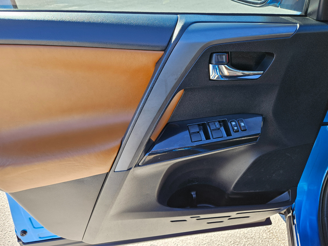 Toyota RAV4 FWD 4dr SE (Natl) 2016