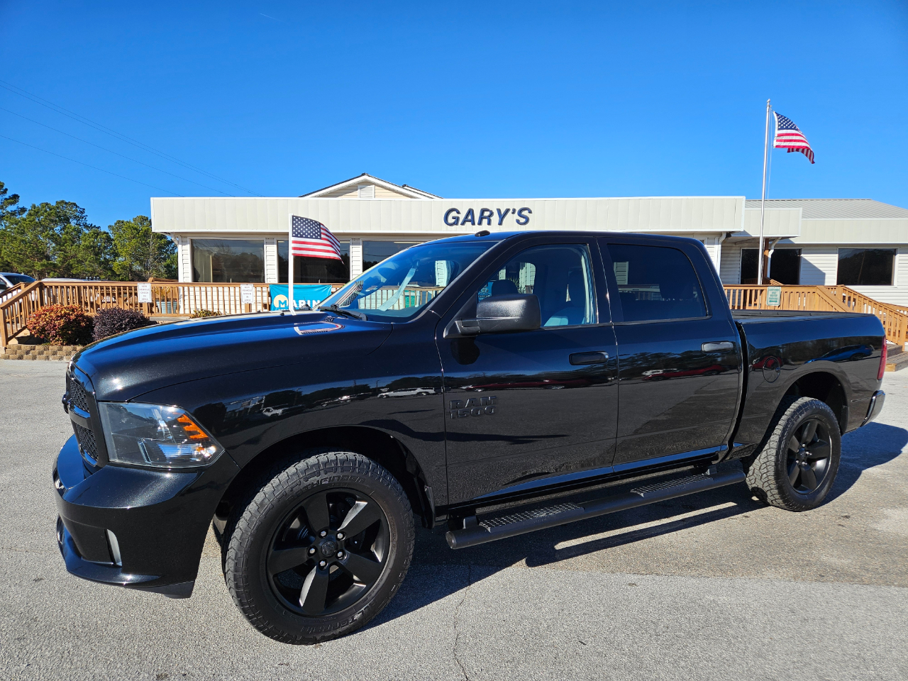 RAM 1500 Express 4x4 Crew Cab 5'7" Box 2018