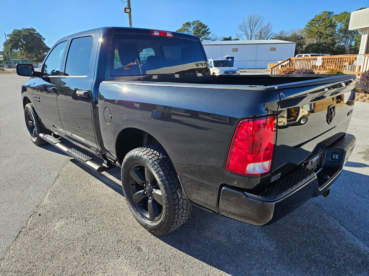 RAM 1500 Express 4x4 Crew Cab 5'7" Box 2018