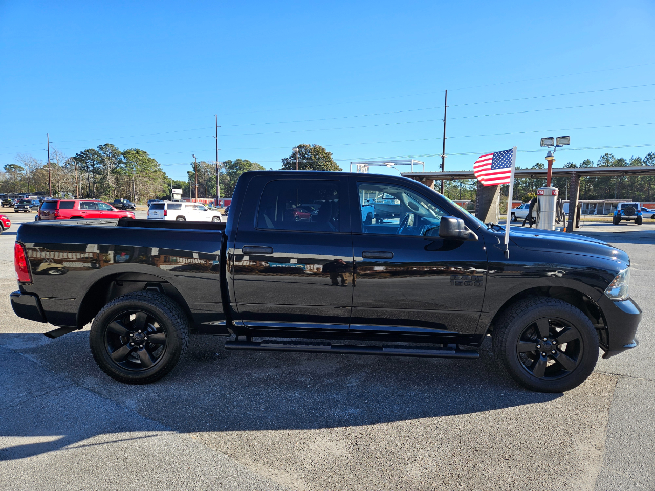 RAM 1500 Express 4x4 Crew Cab 5'7" Box 2018