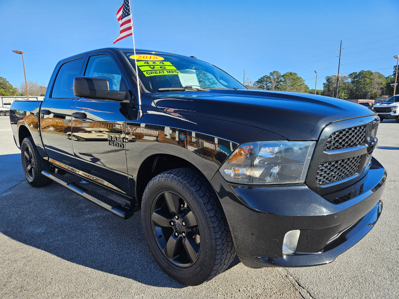RAM 1500 Express 4x4 Crew Cab 5'7" Box 2018