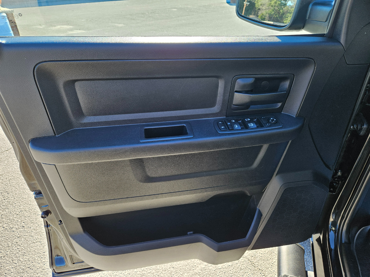 RAM 1500 Express 4x4 Crew Cab 5'7" Box 2018