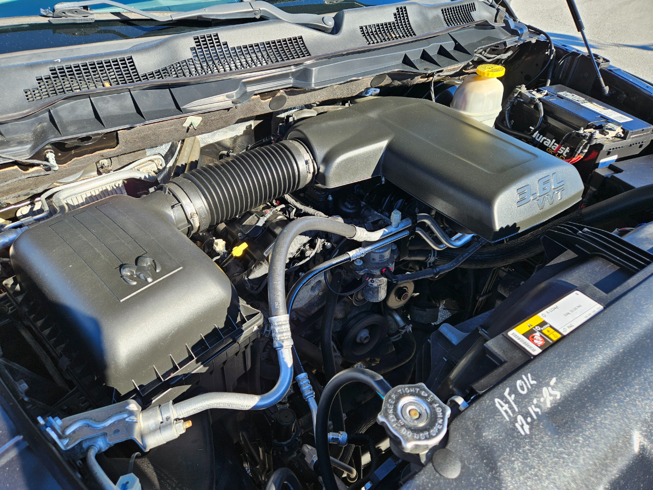 RAM 1500 Express 4x4 Crew Cab 5'7" Box 2018