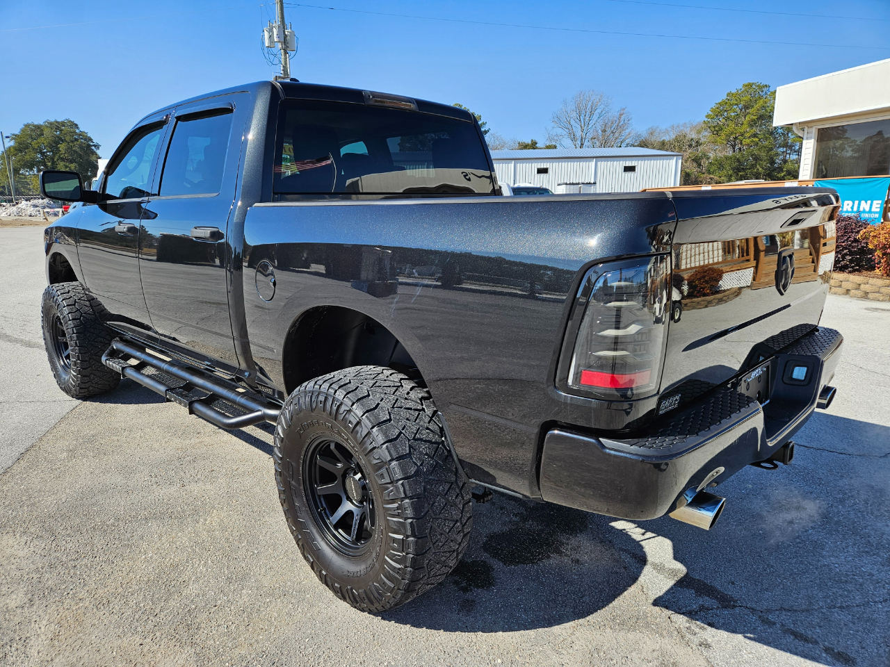 RAM 1500 4WD Crew Cab 140.5" Express 2015