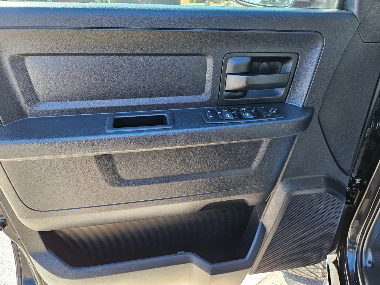 RAM 1500 4WD Crew Cab 140.5" Express 2015