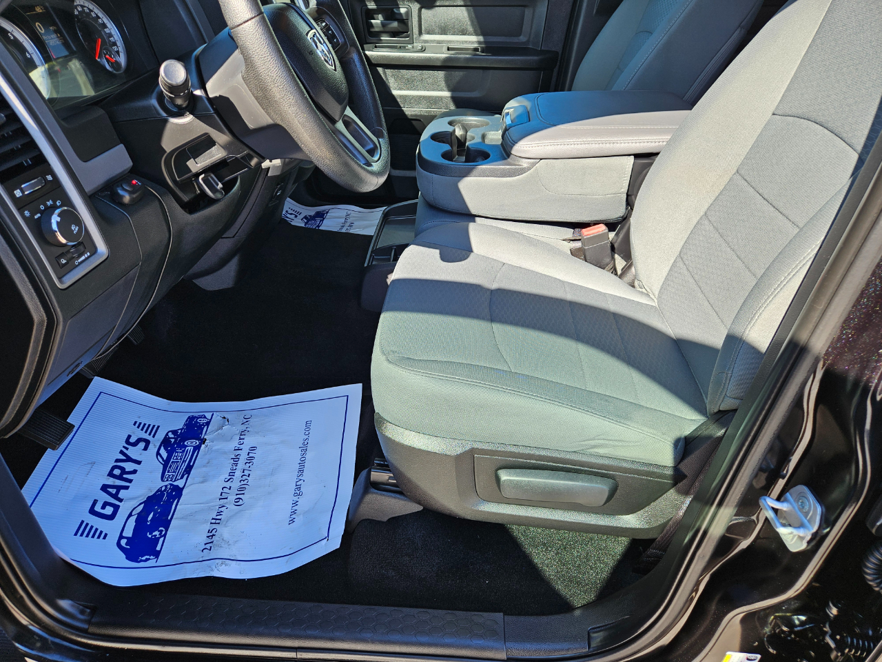 RAM 1500 4WD Crew Cab 140.5" Express 2015