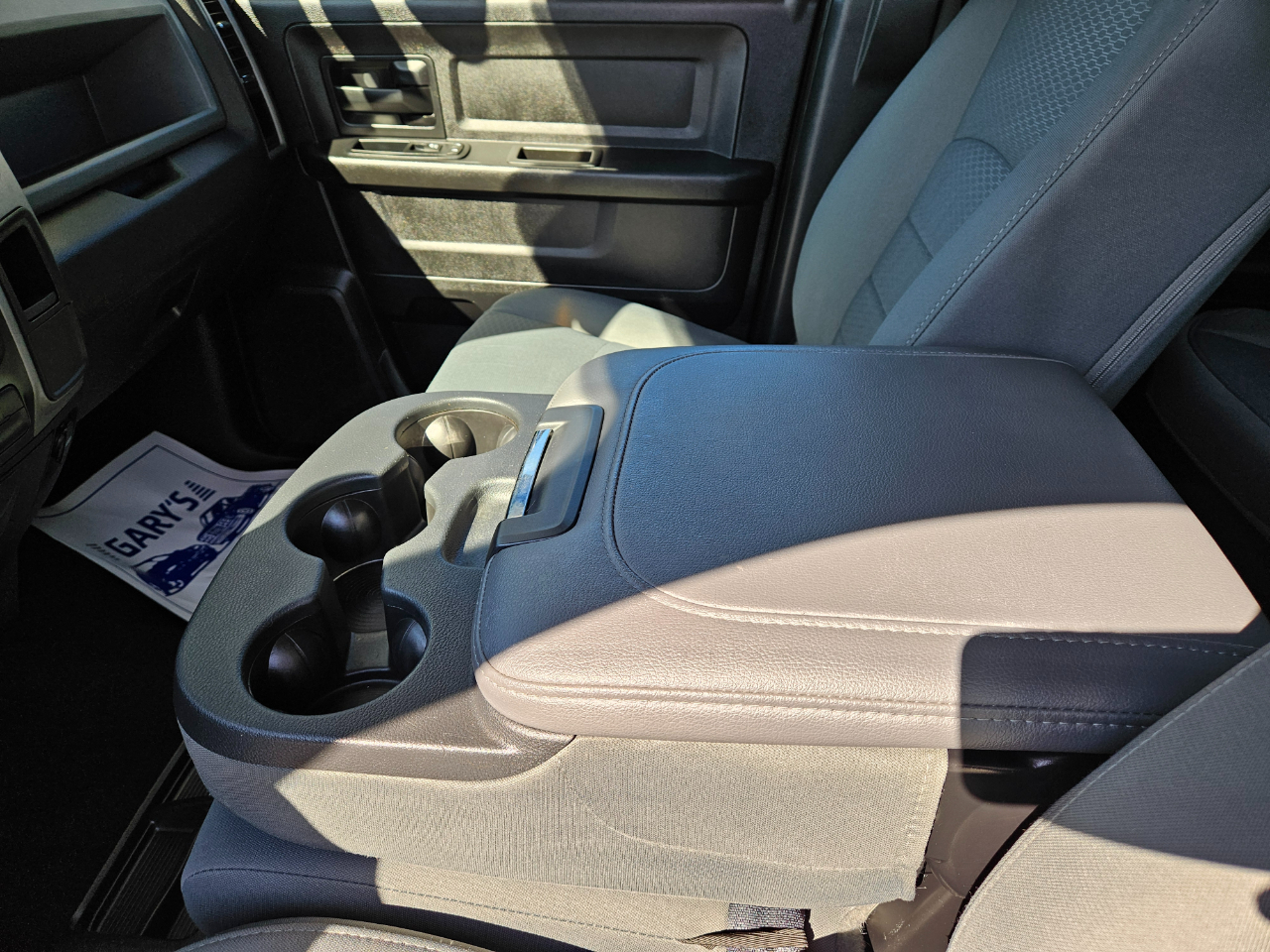 RAM 1500 4WD Crew Cab 140.5" Express 2015