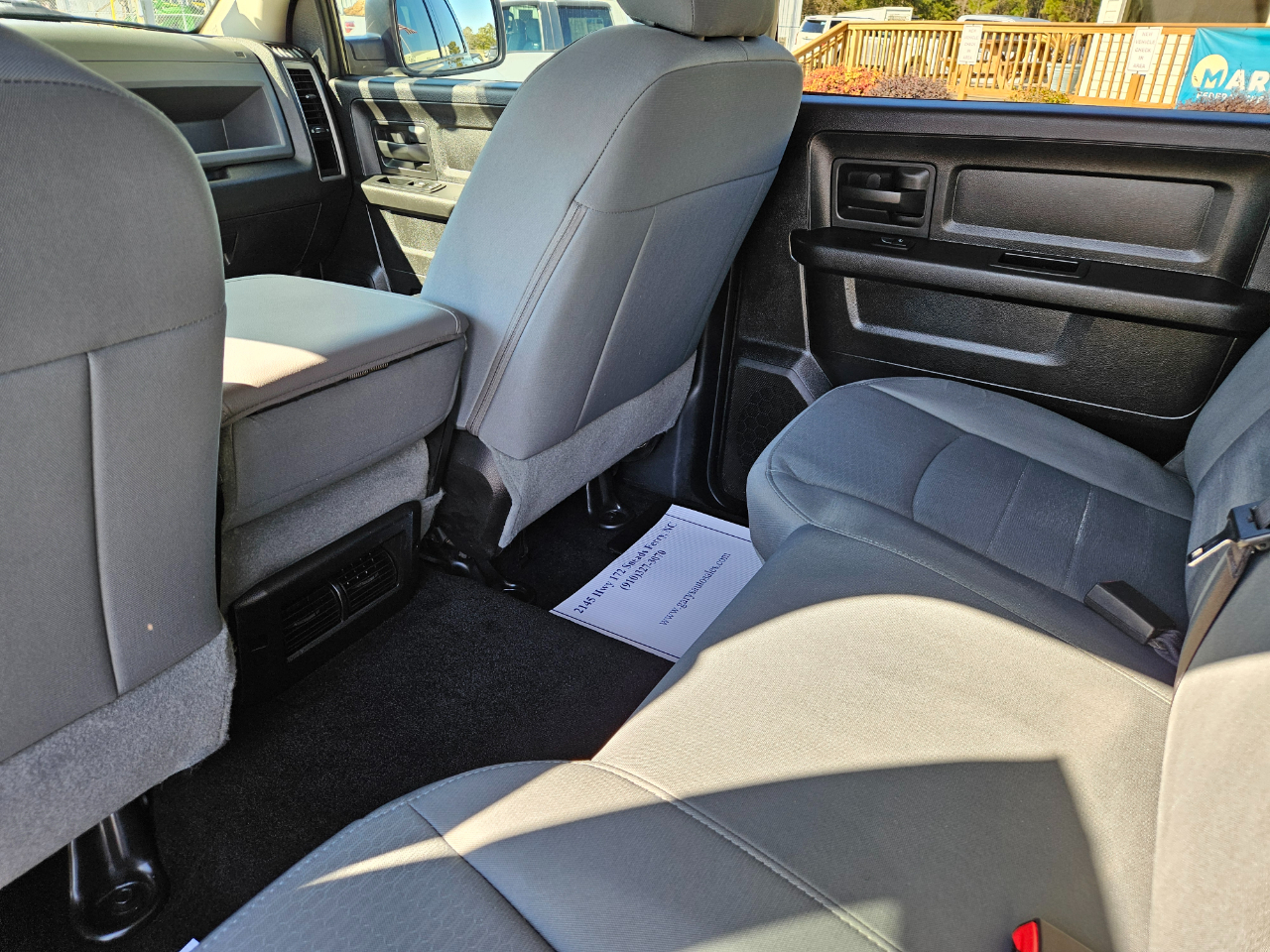 RAM 1500 4WD Crew Cab 140.5" Express 2015