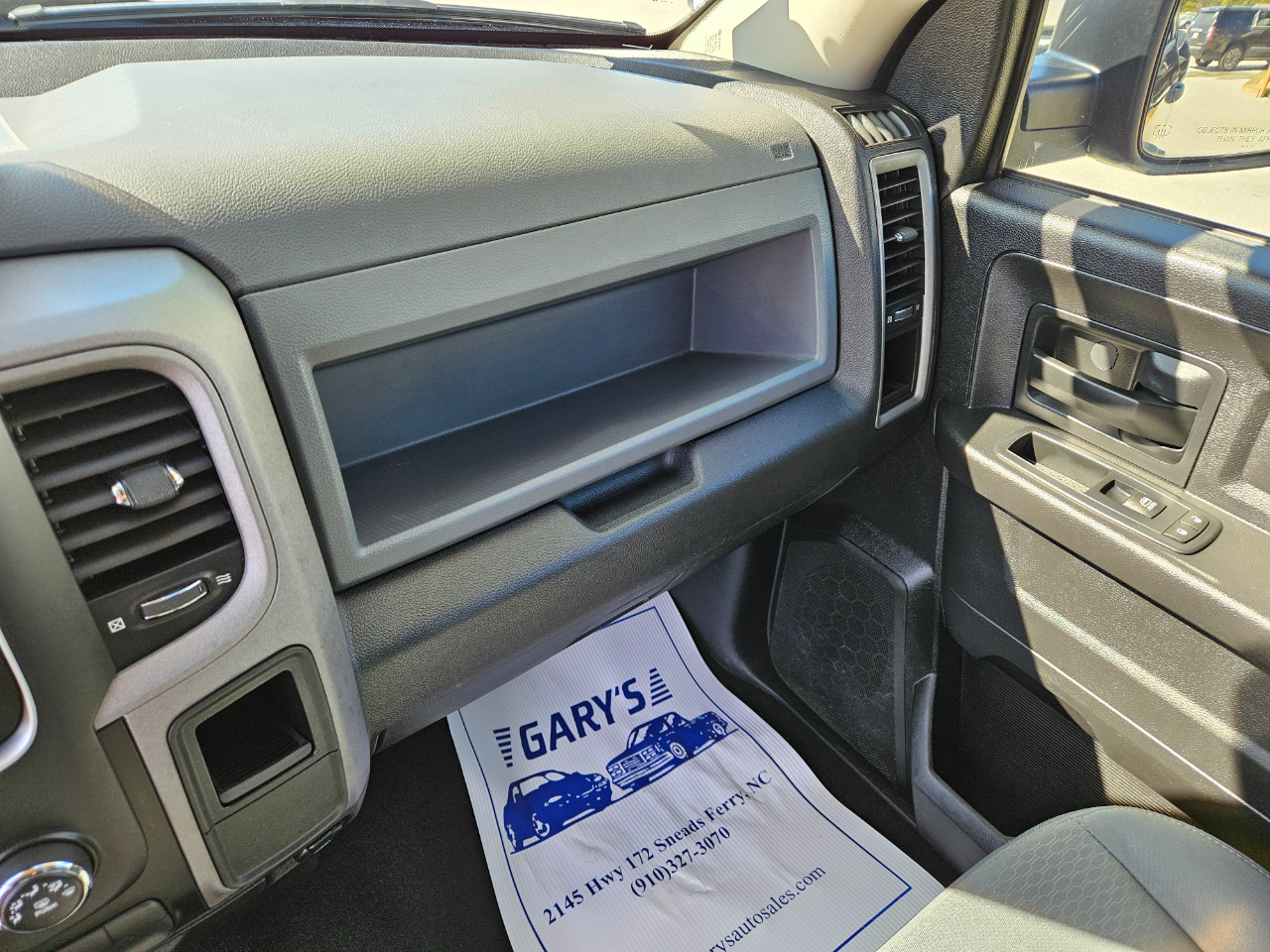 RAM 1500 4WD Crew Cab 140.5" Express 2015