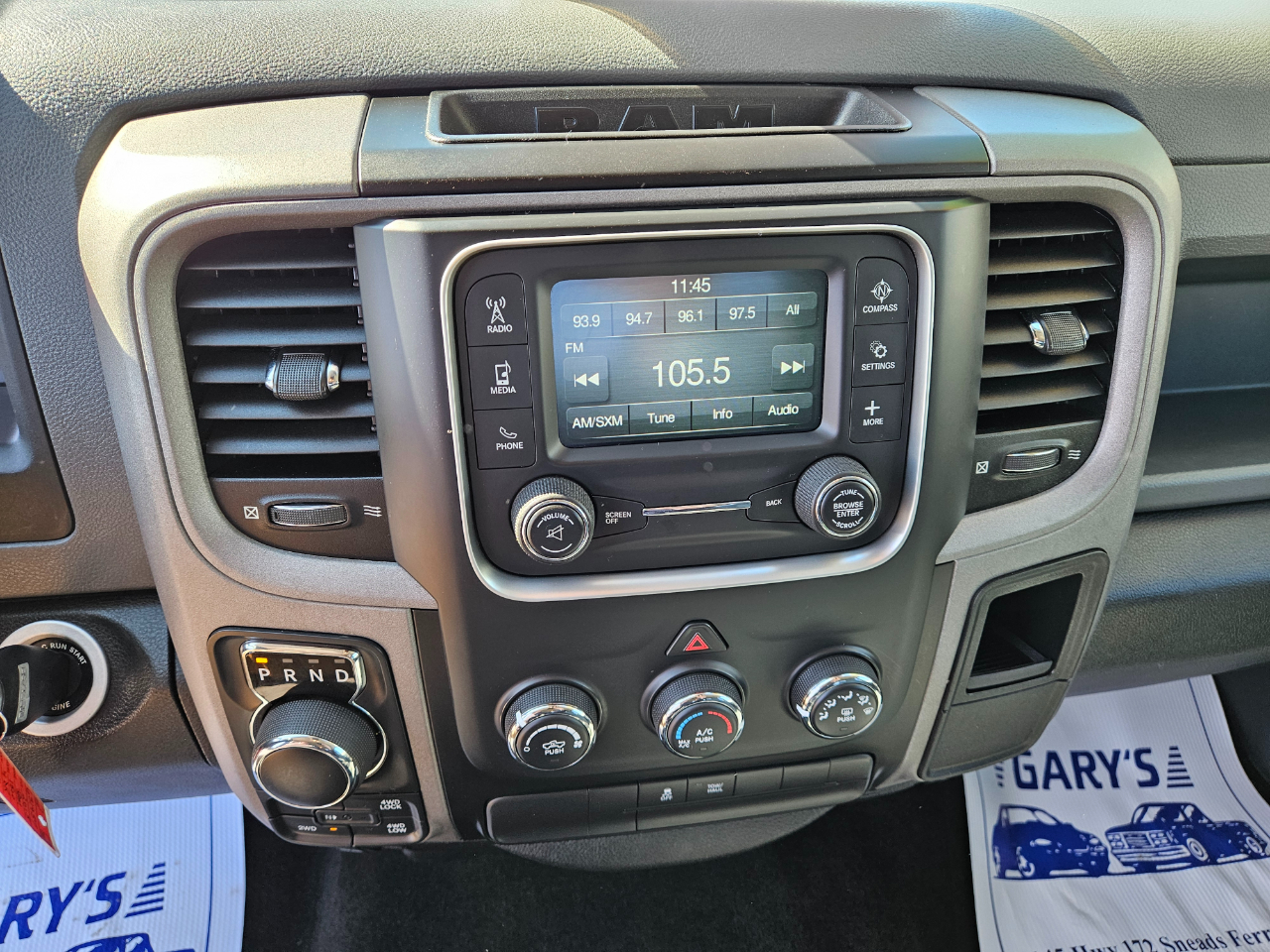 RAM 1500 4WD Crew Cab 140.5" Express 2015