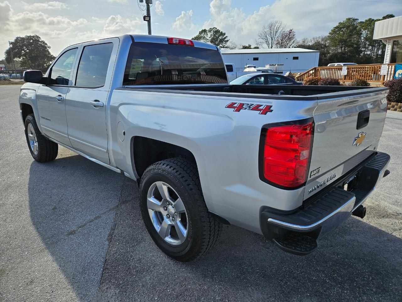 Chevrolet Silverado 1500 4WD Crew Cab 143.5" LT w/1LT 2018