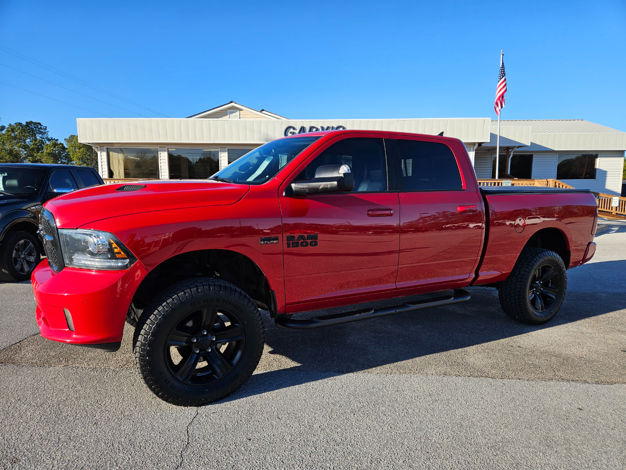 RAM 1500 Night 4x4 Crew Cab 6'4" Box 2017