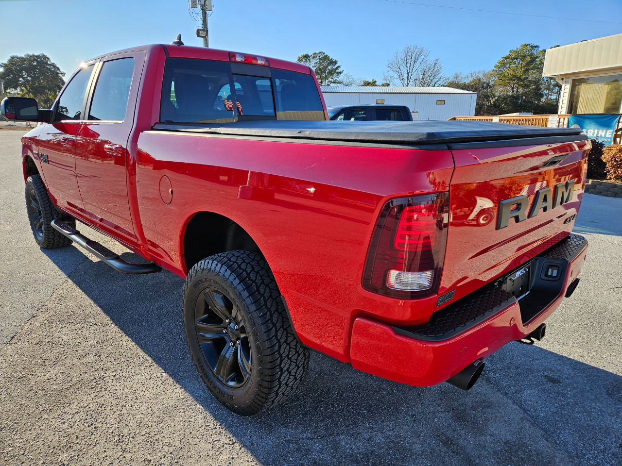 RAM 1500 Night 4x4 Crew Cab 6'4" Box 2017