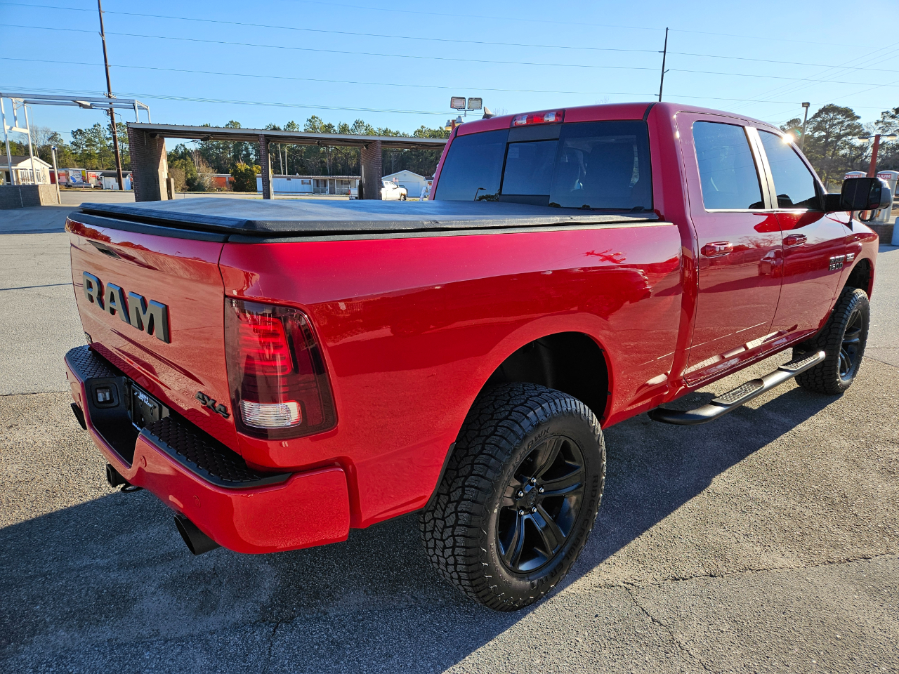 RAM 1500 Night 4x4 Crew Cab 6'4" Box 2017