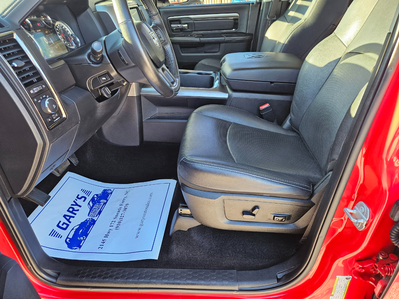 RAM 1500 Night 4x4 Crew Cab 6'4" Box 2017