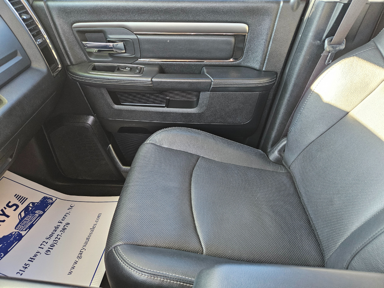 RAM 1500 Night 4x4 Crew Cab 6'4" Box 2017