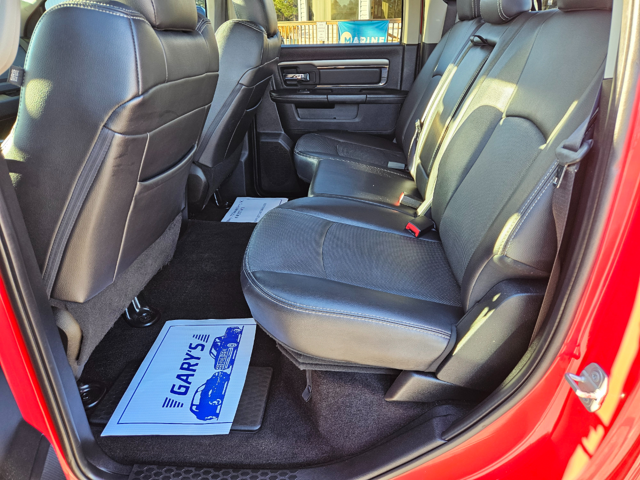 RAM 1500 Night 4x4 Crew Cab 6'4" Box 2017