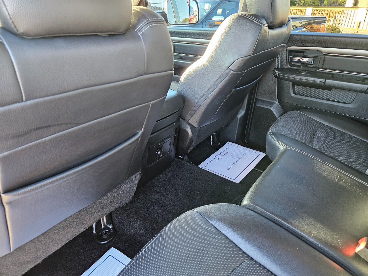 RAM 1500 Night 4x4 Crew Cab 6'4" Box 2017