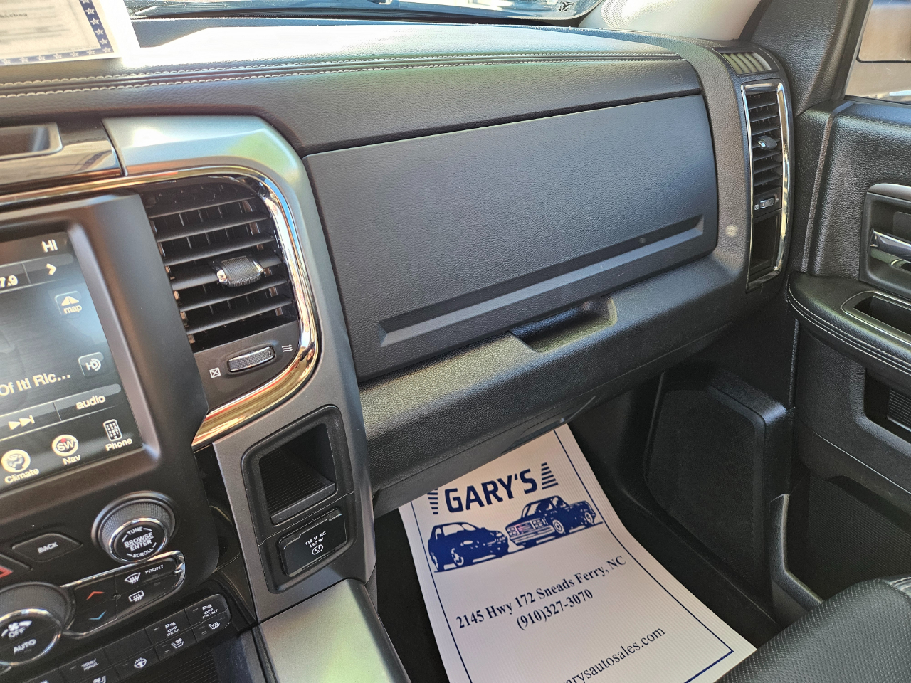 RAM 1500 Night 4x4 Crew Cab 6'4" Box 2017