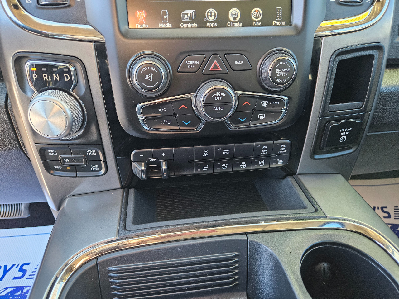 RAM 1500 Night 4x4 Crew Cab 6'4" Box 2017