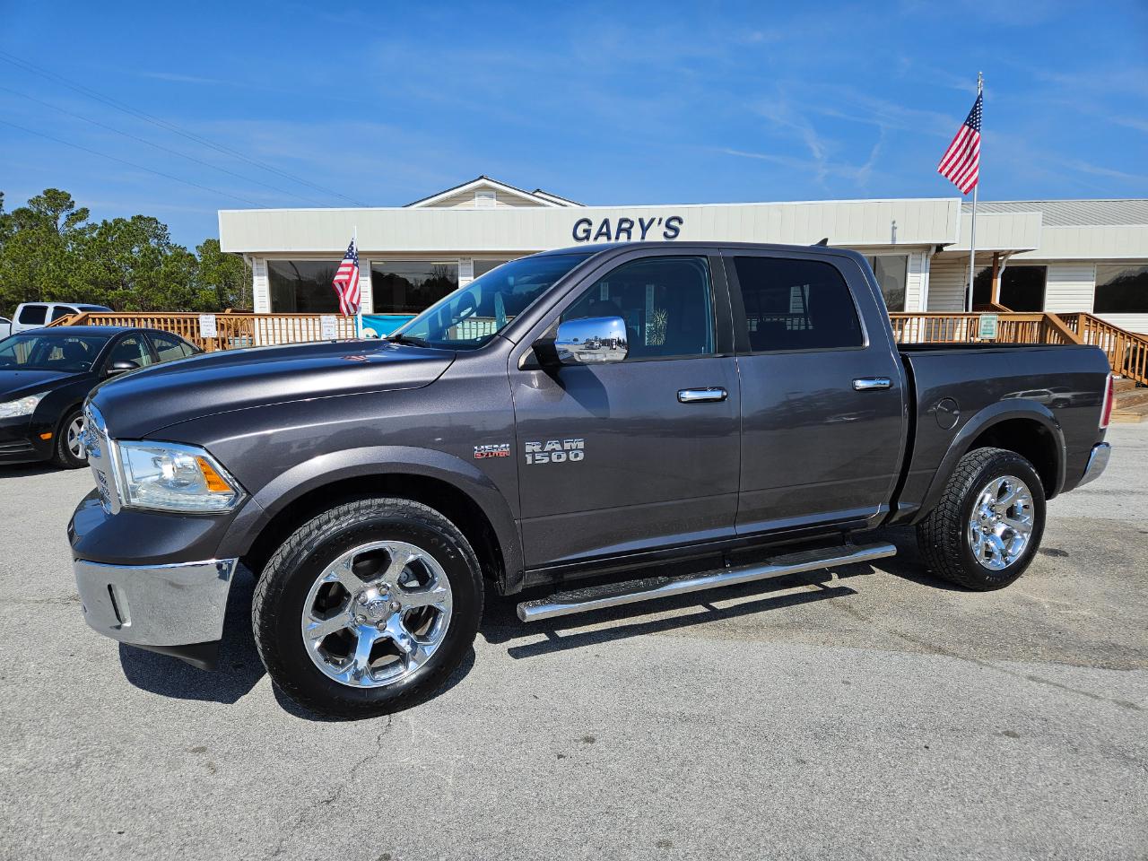 RAM 1500 Laramie 4x4 Crew Cab 5'7" Box 2017