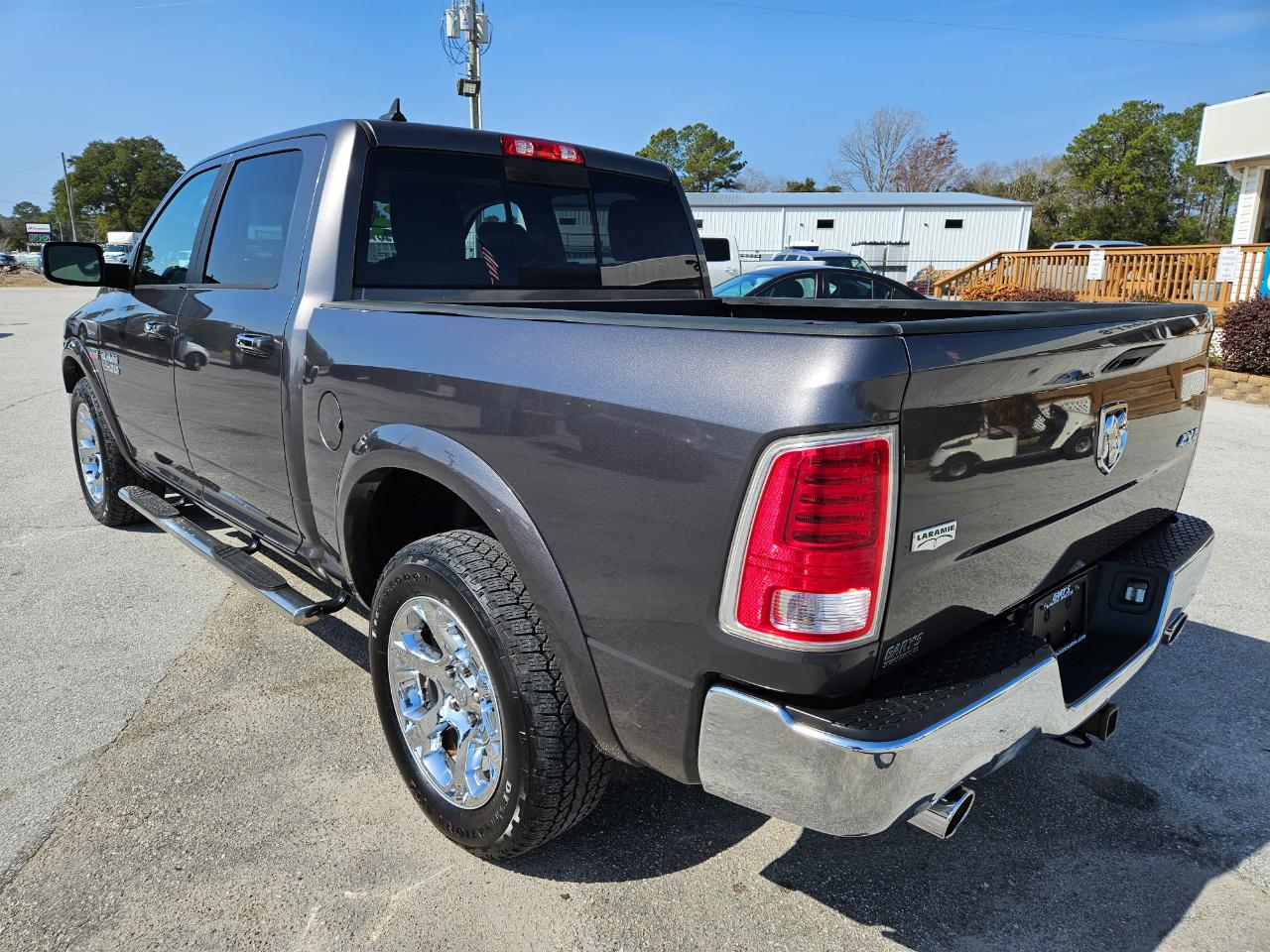 RAM 1500 Laramie 4x4 Crew Cab 5'7" Box 2017