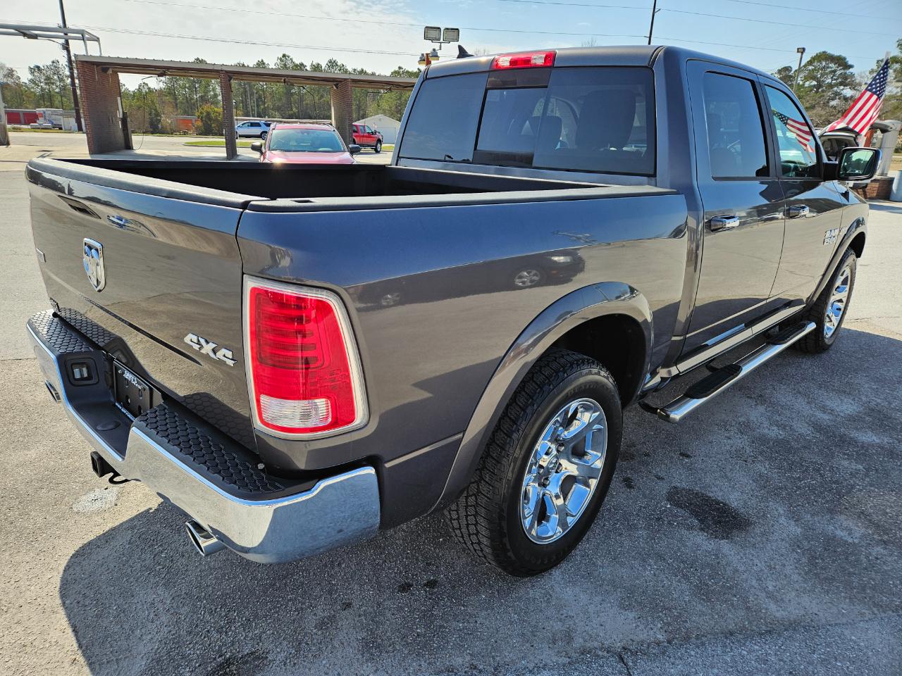 RAM 1500 Laramie 4x4 Crew Cab 5'7" Box 2017