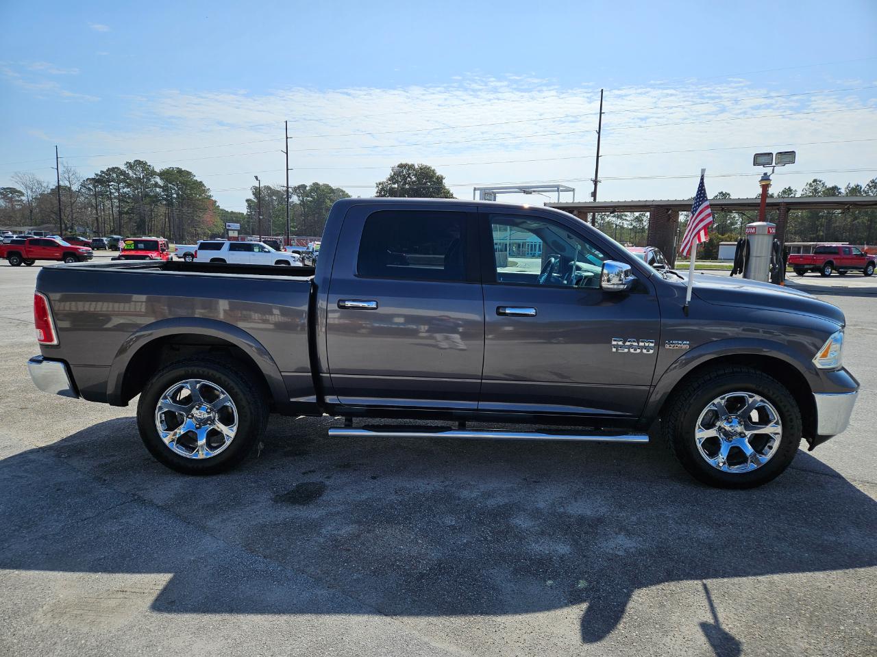 RAM 1500 Laramie 4x4 Crew Cab 5'7" Box 2017