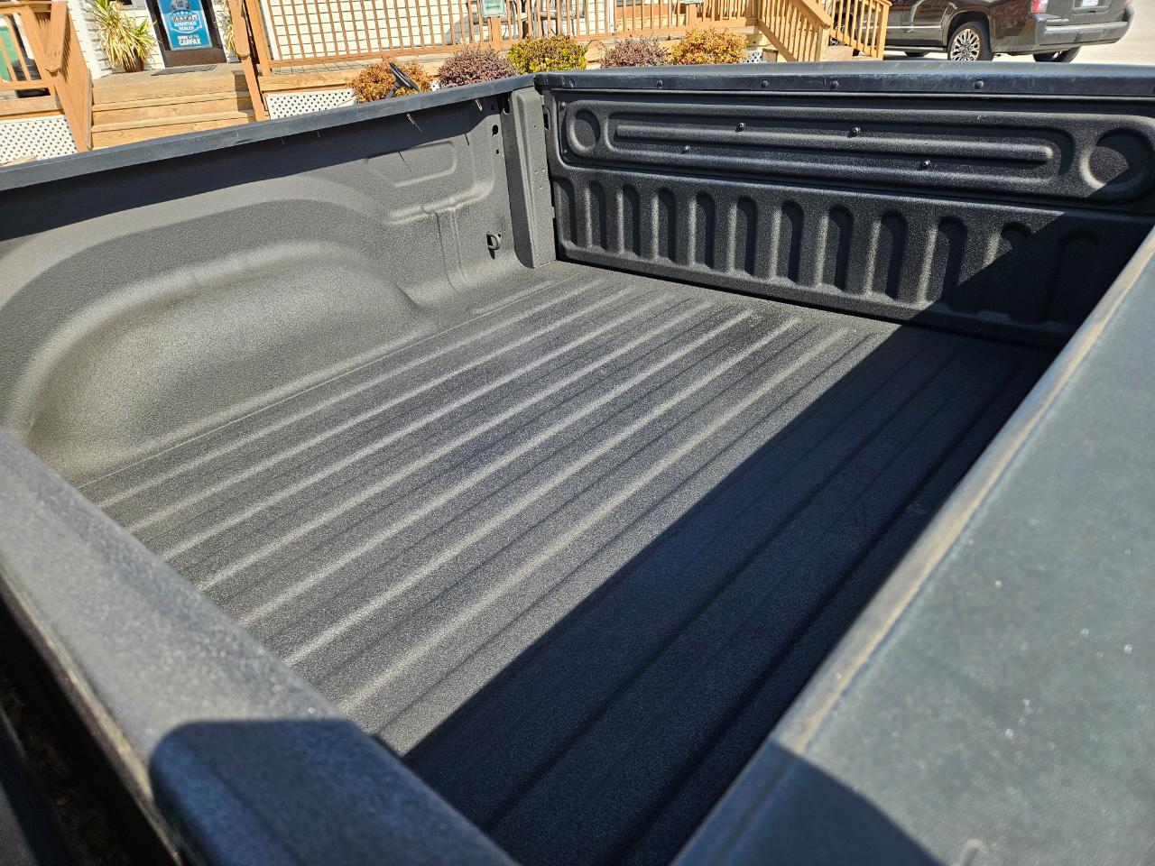 RAM 1500 Laramie 4x4 Crew Cab 5'7" Box 2017