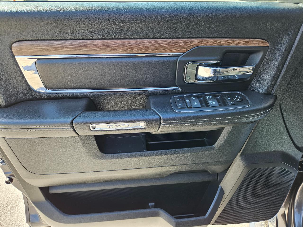 RAM 1500 Laramie 4x4 Crew Cab 5'7" Box 2017