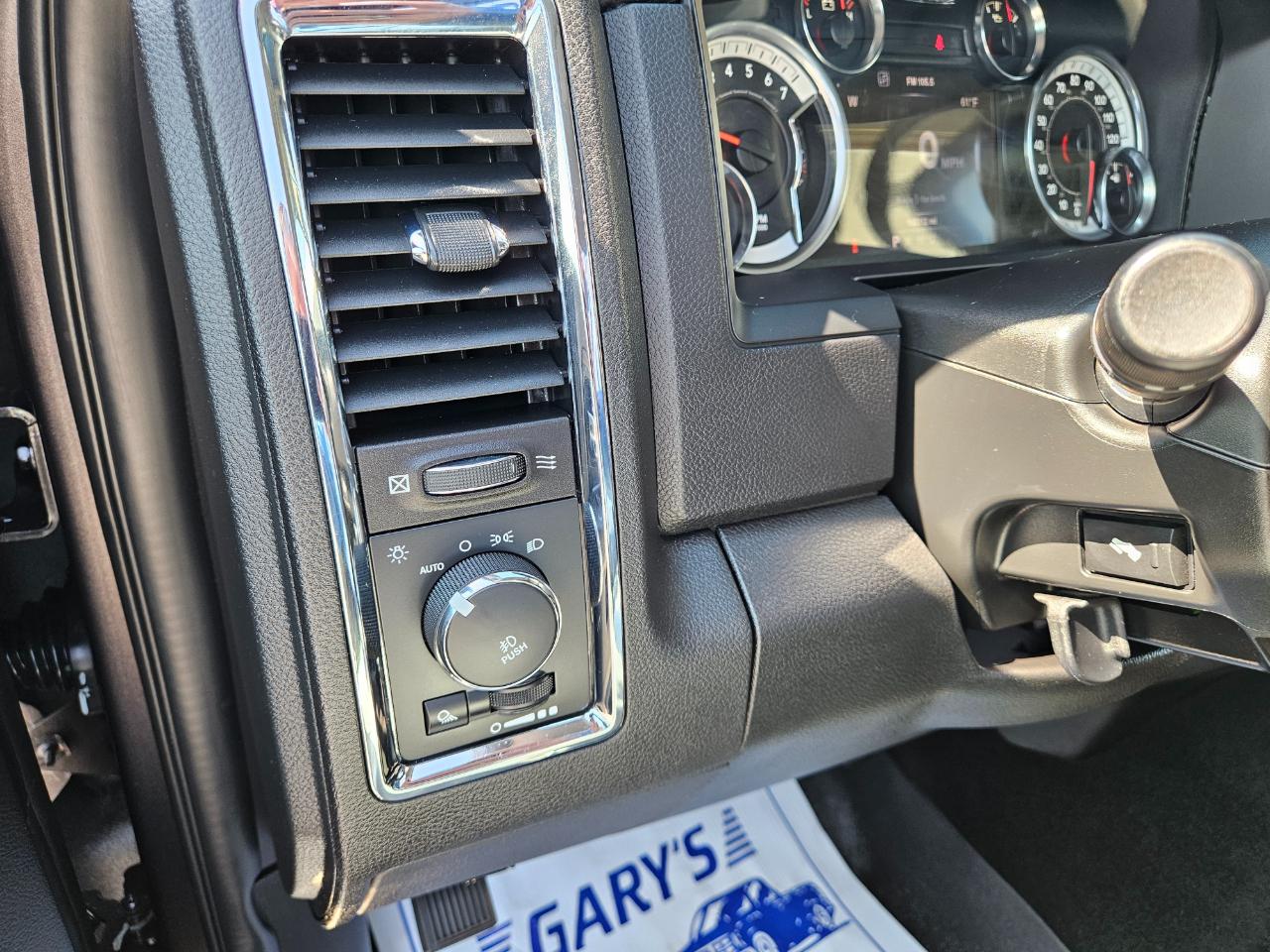 RAM 1500 Laramie 4x4 Crew Cab 5'7" Box 2017